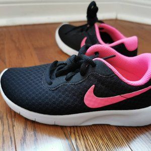 Nike kids running shoes (Size: 13) Brandnew